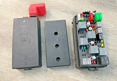 Módulo y cubierta de caja de fusibles Buick Lesabre 2000-2005 19300124 Foto 1 de 4