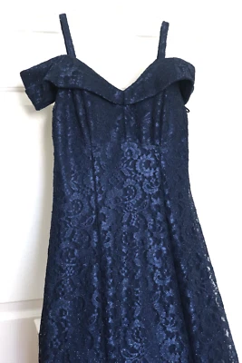 Vestido de Noche R&M Richards Vestido Formal Encaje Azul Oscuro Talla 6 Baile de graduación Boda LKN Foto 1 de 4