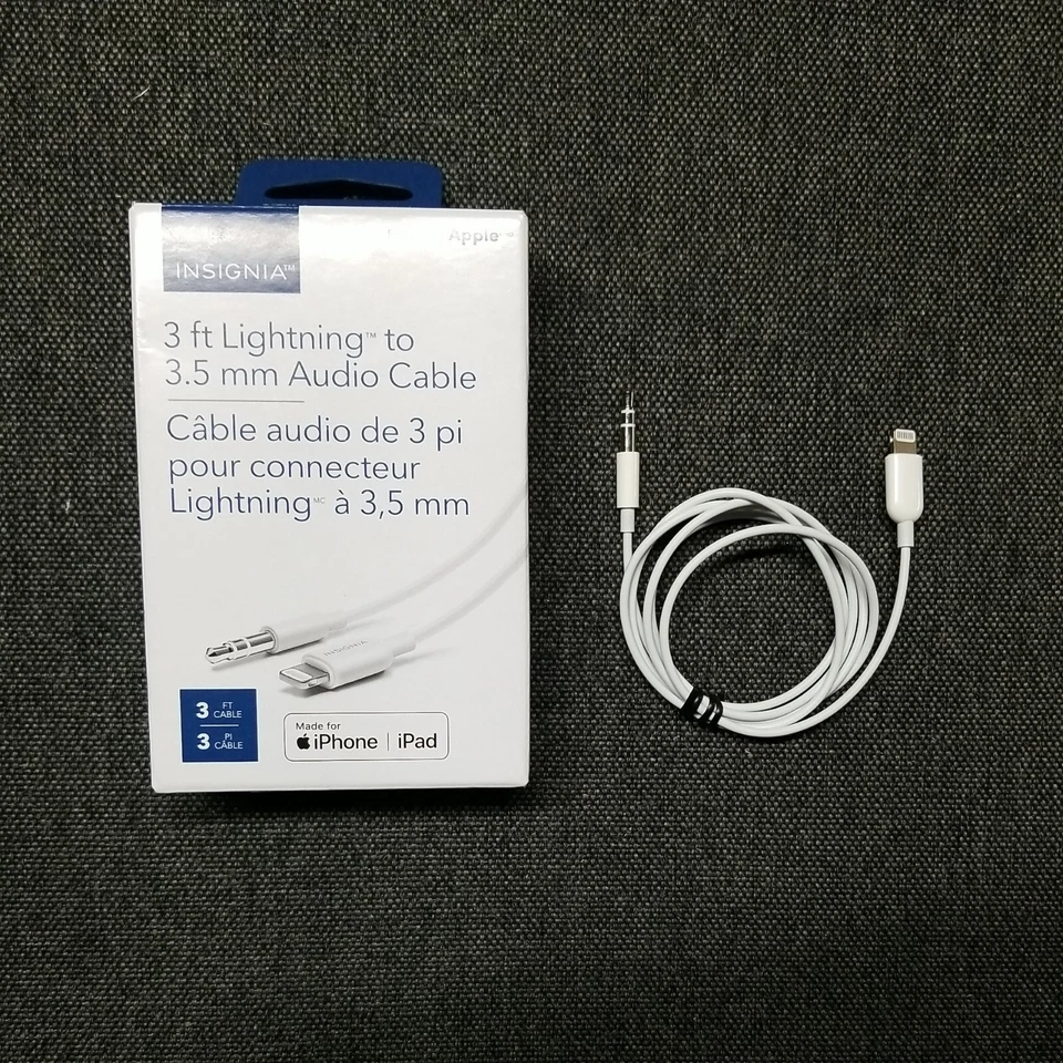 Insignia 0.9m (3 Ft.) MFi Certified Lightning to 3.5mm Male Stereo Cable - White Foto 1 de 3