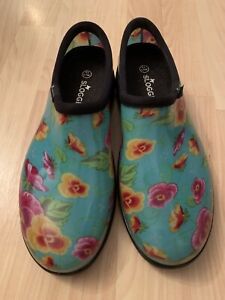 Women’s teal floral rubber slip on Sloggers size 10 Excellent Condition