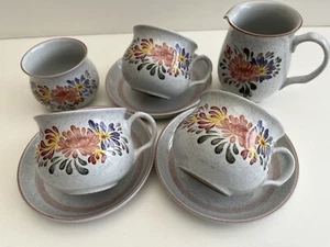 4 VINTAGE DENBY SUMMER FIELDS FLORAL CUP SAUCERS and MILK JUG - GREAT CONDITION - Picture 1 of 14