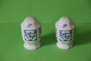 Salt and Pepper Shaker Set Indian Blue 078513 - Picture 1 of 2