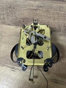 Movimiento Reloj Cuerda Pared 31 Días Corea De Colección PIEZAS REPARACIÓN COMO ESTÁ - Imagen 1 de 6
