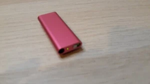 Apple iPod Shuffle 3rd Generation 4GB Pink good working condition - Picture 1 of 7