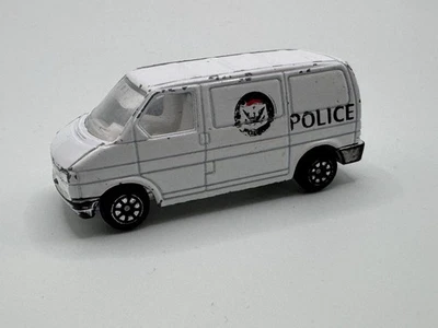 Modelo Diecast - Welly No. 9591 - Furgoneta Volkswagen T4 - Escala 1/60 - Policía SLB5 Foto 1 de 3