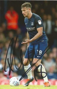 SOUTHEND: RYAN LEONARD SIGNED 6x4 ACTION PHOTO+COA - Picture 1 of 1