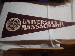 University of Massachusetts Vintage Felt College Pennant burgundy & white - Imagen 1 de 5