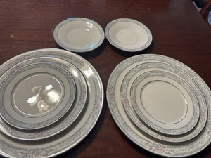 8 Lenox China Charleston Pattern Plates Dinner, Salad, Bread, And Saucer 2 Each - Picture 1 of 5