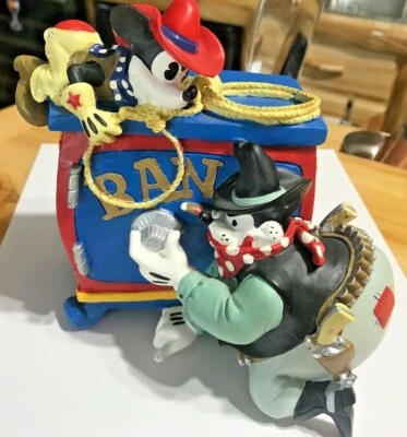 Disney BEAGLE BOY Burgling BANK SAFE.....MICKEY Watching - Imagem 1 de 4