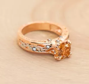 Size 8 Vintage Little Golden Princess Ring, B7 - Picture 1 of 3