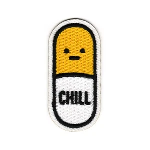 Parche bordado para planchar Chill Pill - Divertido parche de humor con cara distante - Imagen 1 de 2