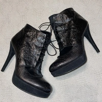 Stuart Weitzman Womens Stiletto Booties Sz 7 M Black Ostrich Leather Going Out - Image 1 of 4
