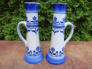 Set (2) Vintage Gerz Gesch große Steinzeug Krüge Gänseblümchen Muster Kobaltblau - Bild 1 von 11