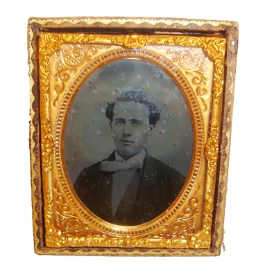 1/9TH DOUBLE FRAMED DAGUERREOTYPE AMBROTYPE, MAN, GREAT FOR DOLLHOUSE PORTRAIT - Image 1 of 4