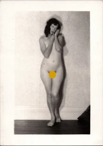 Antique Risque Nude Photo Woman Shy Look Pose Artistic 1920s - 5x7 - Picture 1 of 4