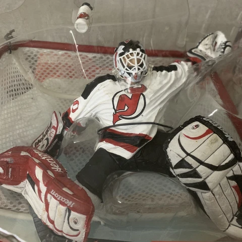 New Jersey Devils - McFarlane NHL Series 1 Martin Brodeur NJ Logo Bottle Figure Cover