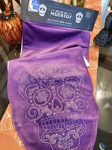 Halloween Tischläufer Lila 14X 72 Strass Totenkopf Tag der Toten - Bild 1 von 4