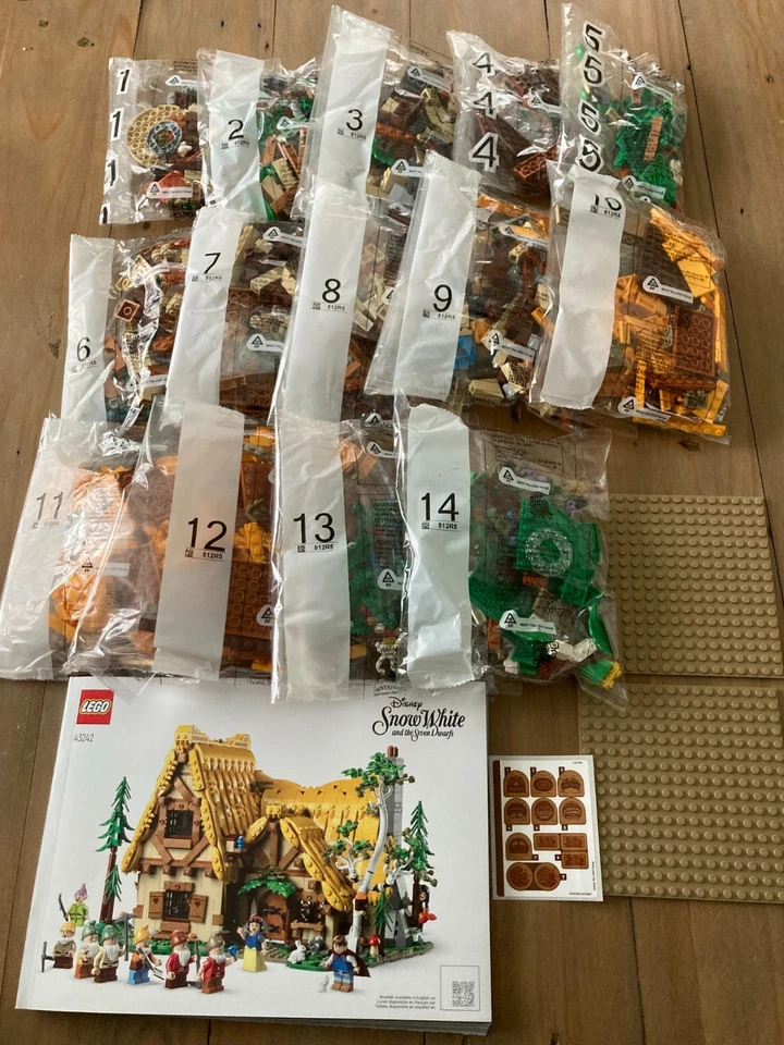 LEGO 43242 Disney Snow White and the Seven Dwarfs Cottage - NO MINIFIGURES! - Image 1 of 4