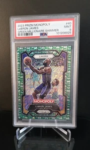 #'ed/20 PSA 9 🔥 LEBRON JAMES SSP 2023 Prizm Monopoly Green Millionaire Shimmer - Foto 1 di 2