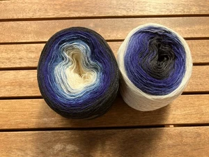Sockengarn/4-fädig/Bobbel Farbverlauf blau-weiss/ca. .210g. 90% Wolle/Neu - Bild 1 von 2
