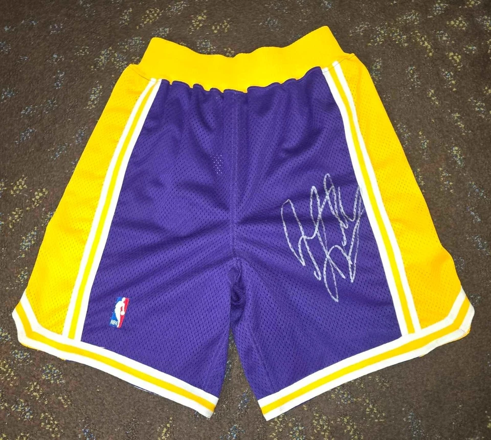 Pantalones Cortos Nike Dennis Rodman Los Angeles Lakers Autografiados Firmados Auténticos 32 JSA Foto 1 de 4