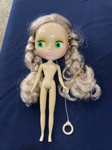 Blythe Tomy Hasbro 2006 12 inch Doll with Color Changing Eyes To Dress - Picture 1 of 9
