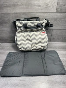 Skip Hop Diaper Bag Chevron White & Gray Changing Pad Shoulder Strap - Picture 1 of 12