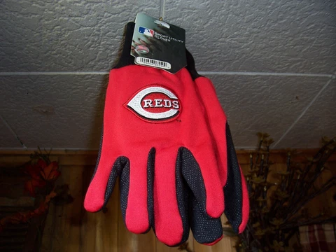 CINCINNATI REDS SPORTS UTILTY GLOVES SIZE NOT SPECIFIED RED BLACK BEADED PALM Cover
