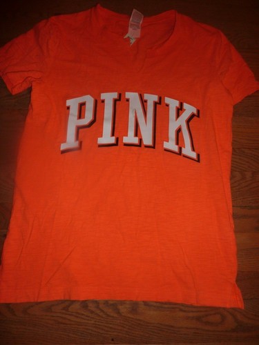 T-shirt Victoria's Secret PINK Campus Tie Dye - Col V Raw Cut, Neuf Avec étiquettes, Taille Plus