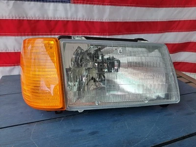 1984 AUDI 100 5000 HEAD LIGHT RIGHT HAND PASSENGER HELLA 1EJ004909-10 NOS BIN29 - Image 1 of 4