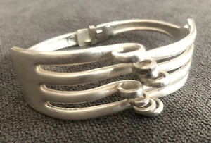 Brazalete de plata vintage con cabezales de horquilla retorcidos hechos a mano puño joyería - Imagen 1 de 3