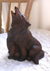 Estatuilla de resina She Wolf con cachorro de colección escultura Denali Creations Alaska EE. UU. vida silvestre - Imagen 1 de 7
