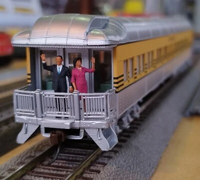 President Obama and The First Lady in HO-scale (1:87) Hand painted - Image 1 of 4
