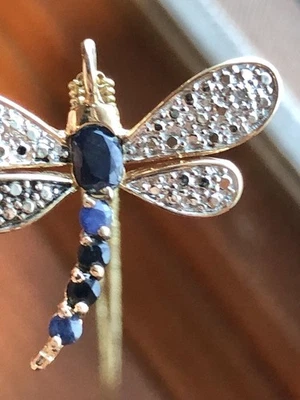 Elegante collar y colgante de libélula de zafiro  Foto 1 de 4