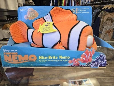 DISNEY/PIXAR FIND NEMO - NITE BRITE NEMO **NRFB** FECHADO 2002 Foto 1 de 4
