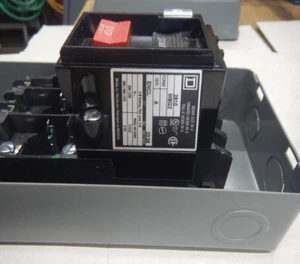 Avvio manuale quadrato D 2510 MBG2 Nema M-0 600 V custodia interna 3 fasi NUOVO - Foto 1 di 4