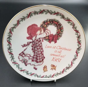 1981 Holly Hobbie "Love at Christmas is all Around Us!" Plate 8" - Picture 1 of 4