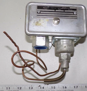 Detroit Thermostatic Control Switch PN: 222-10NN2221461 (EB22042075) - Picture 1 of 4