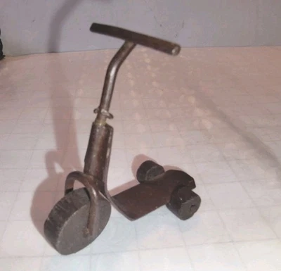 金属滑板车带木制车轮微型娃娃屋1:12生锈复古风格 — 第 1/4 张图片