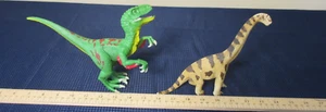 Menge 2 Schleich Dinosaurier Valcoraptor & Brachiosaurier ca. 6,5" Höhe Plastikspielzeug - Bild 1 von 6
