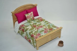 Miniature Dollhouse 1:12 Bedspread/Comforter w3 Pillows Handmade Stunning Floral - Picture 1 of 6
