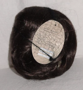 Peluca muñeca Playhouse Collection nueva con etiquetas ~ “Danielle” ~ talla 14/15 ~ marrón oscuro - Imagen 1 de 4