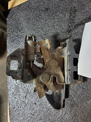 Hood Fits 00-06 SUBURBAN 1500 690787 - Изображение 1 из 2