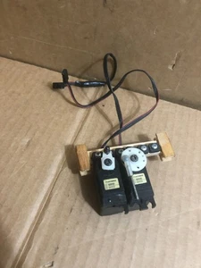 2x Airtronics 94102 Standard Servo (50oz-in, .22s) Old Style ATX Connector - Picture 1 of 4
