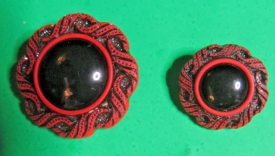 1990s AKF NY RED BLACK PLASTIC SHANK MOTHER/DAUGHTER SNAP-TOGETHER BUTTONS-6/43 - Image 1 of 2