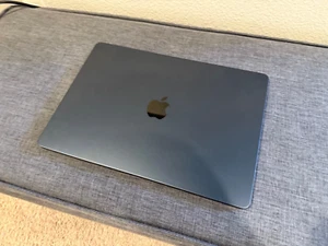 MacBook Air 15-inch 2024 M3 / 16GB RAM / 512GB SSD / 10-Core GPU / Midnight - Afbeelding 1 van 3