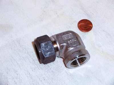 Parker® 3/4 compression X 1/2" NPT FEMALE ELBOW CONNECTOR Stainless Steel  FNPT - Image 1 of 4