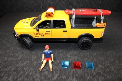 Salvavidas Bruder 02506 RAM 2500 Power Wagon con accesorios Foto 1 de 3