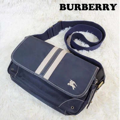 Bolso Bandolera Burberry Etiqueta Azul Marino Nylon con Logo de Caballo Excelente Estado Foto 1 de 4