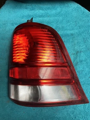 Ford Freestar 2004 05 06 07 luz trasera lateral del pasajero Foto 1 de 2
